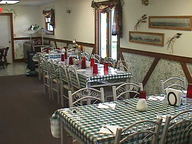 Dining room.jpg (43962 bytes)