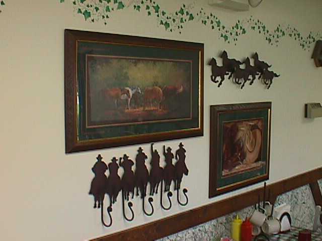 Dining room art.jpg (26406 bytes)